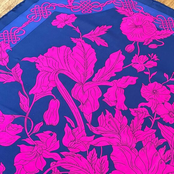 NINA RICCI SQUARE INCREDIBLE and rare silk scarf 34" square MADE IN ITALY - Picture 6 of 9